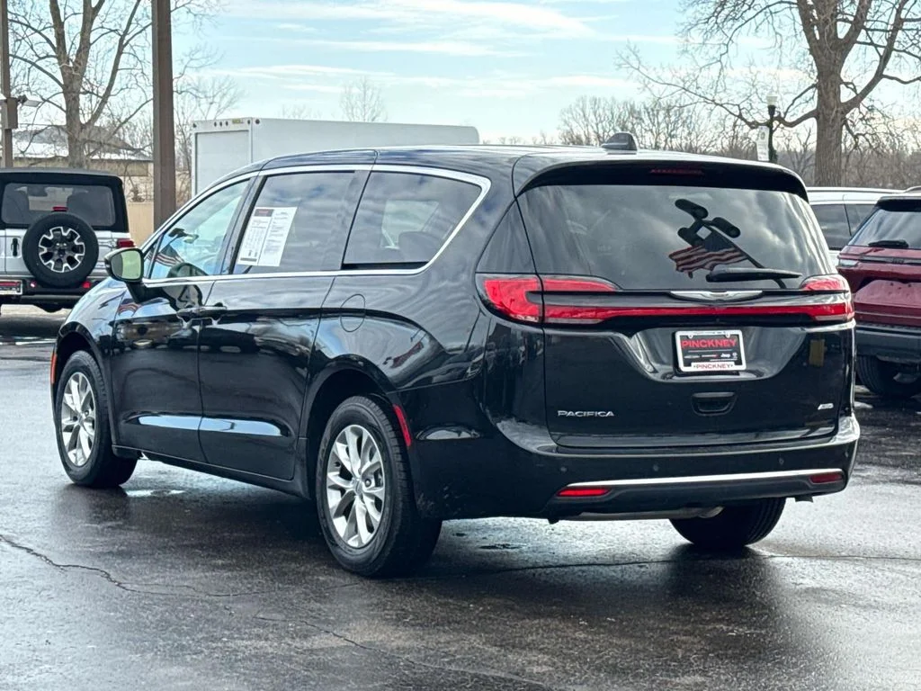 2023 Chrysler Pacifica Touring L - Photo 7