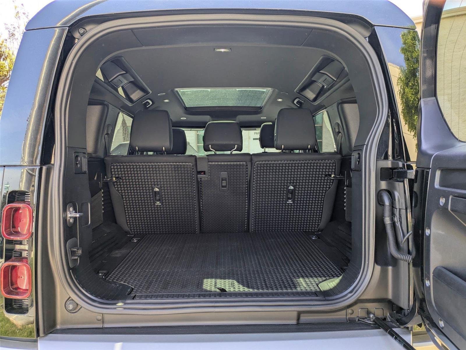 Used 2025  Land Rover S image 31