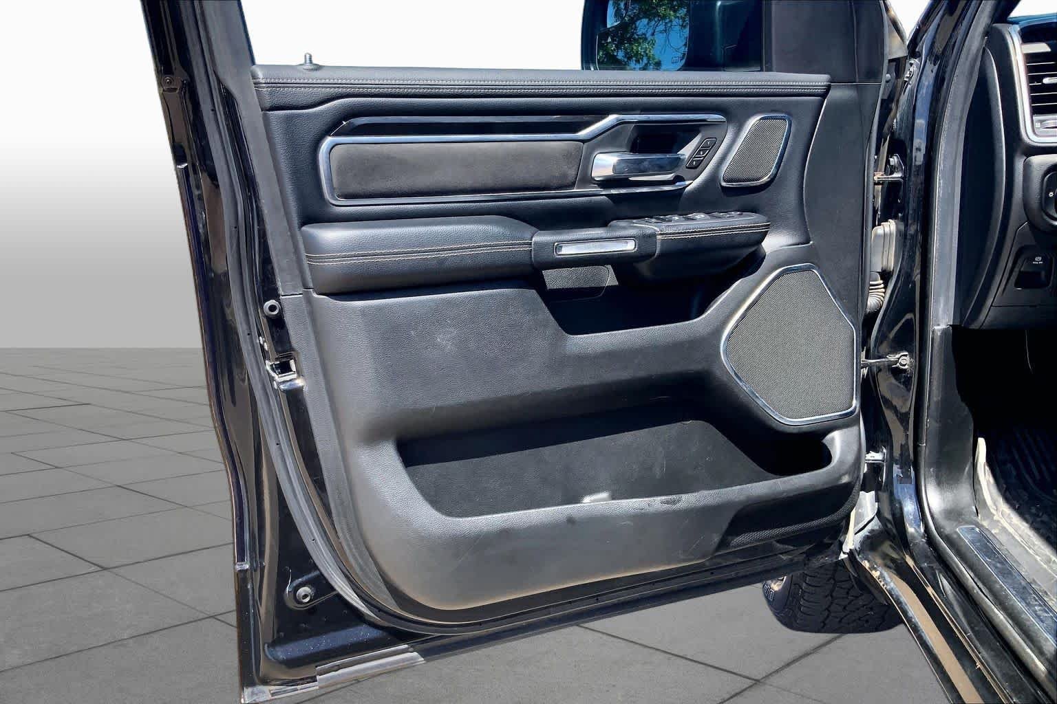 Used 2019 Diamond Black Crystal Pearlcoat Ram Laramie image 22