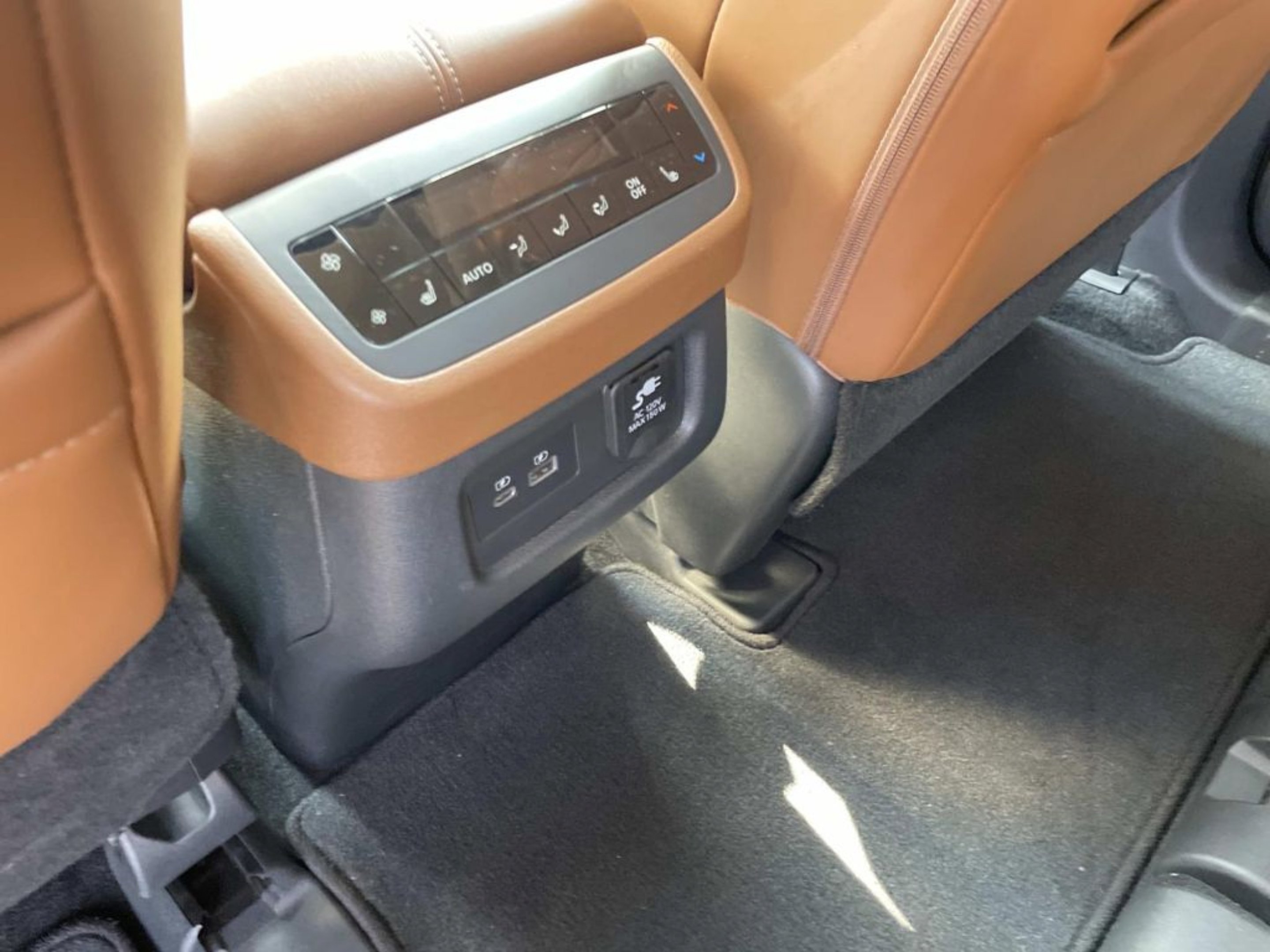 Used 2025 Gray Nissan Platinum image 10
