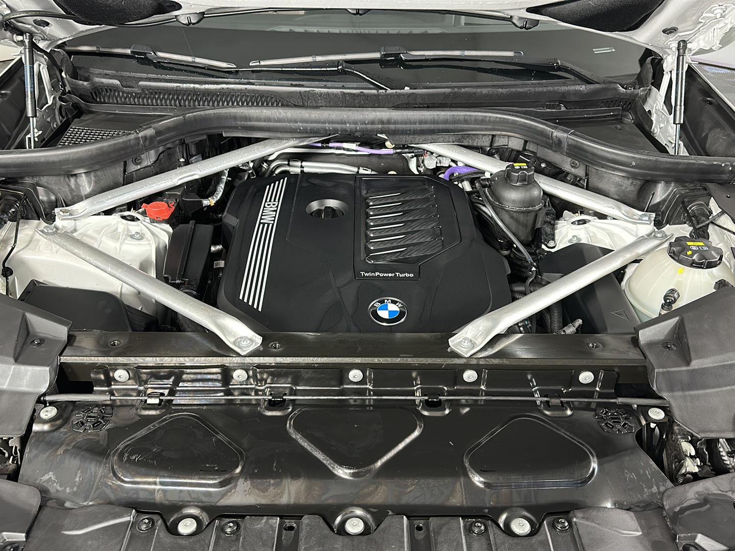 Used 2022 Mineral White Metallic BMW xDrive40i image 6