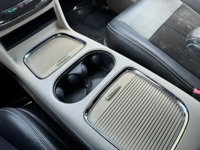 Used 2019 White Dodge SXT image 26