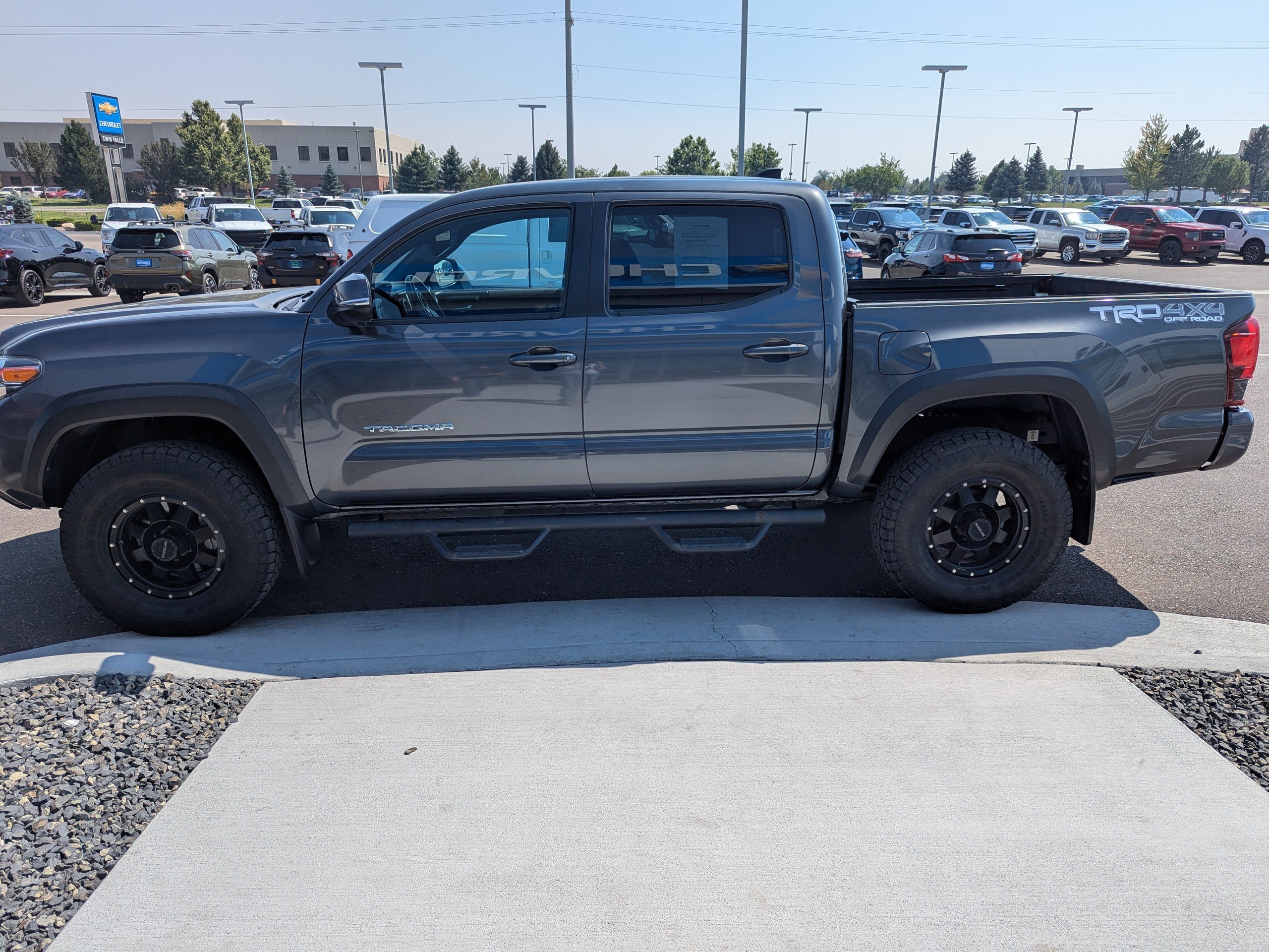 Used 2018  Toyota SR image 9