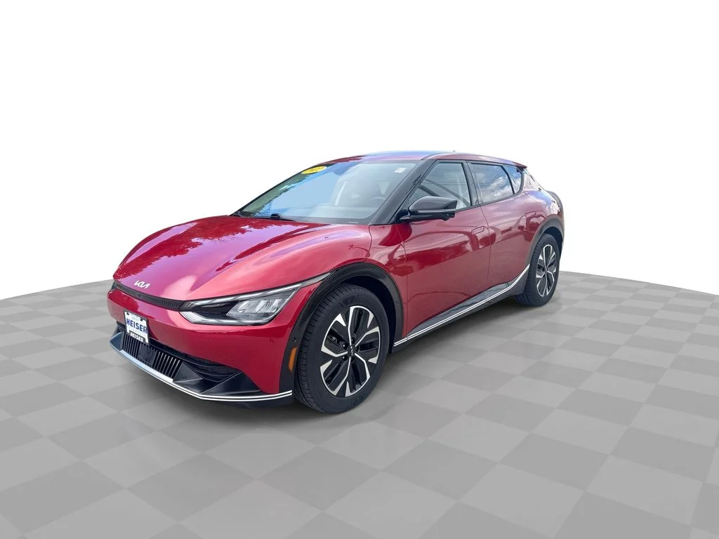Used 2022 Red Kia Wind image 4