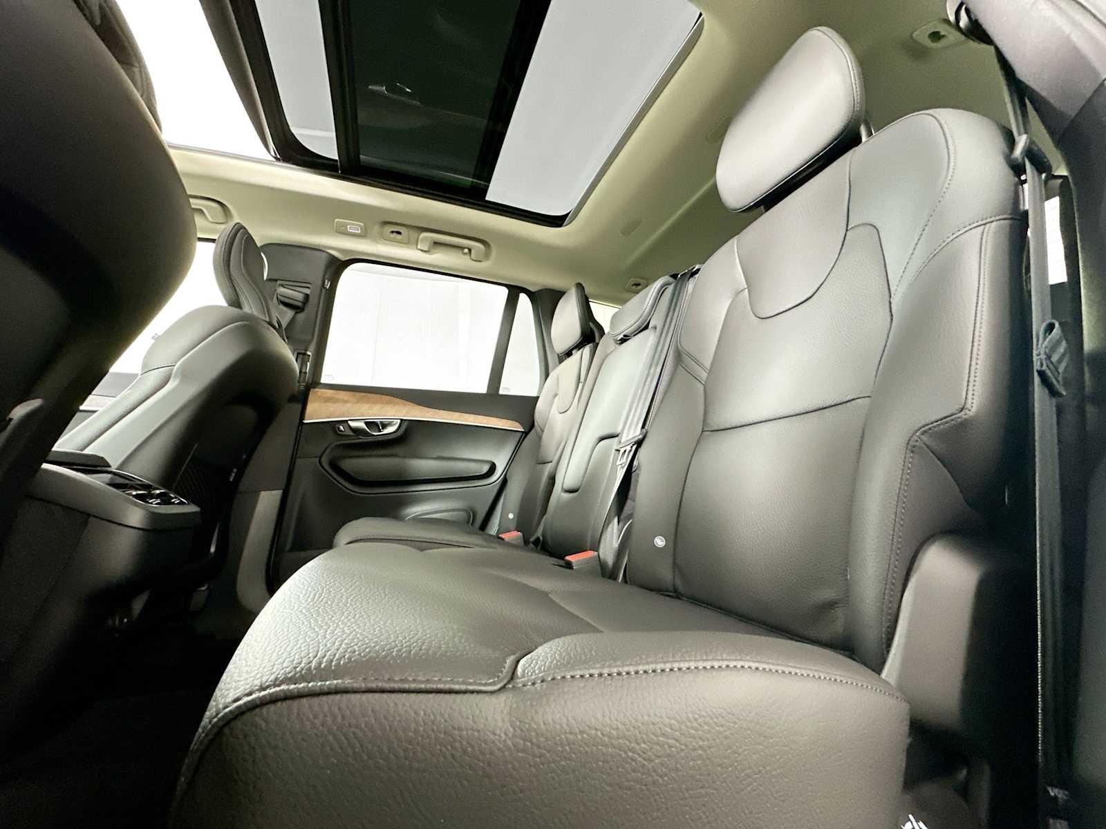Certified Used 2025 Crystal White Volvo Plus image 20