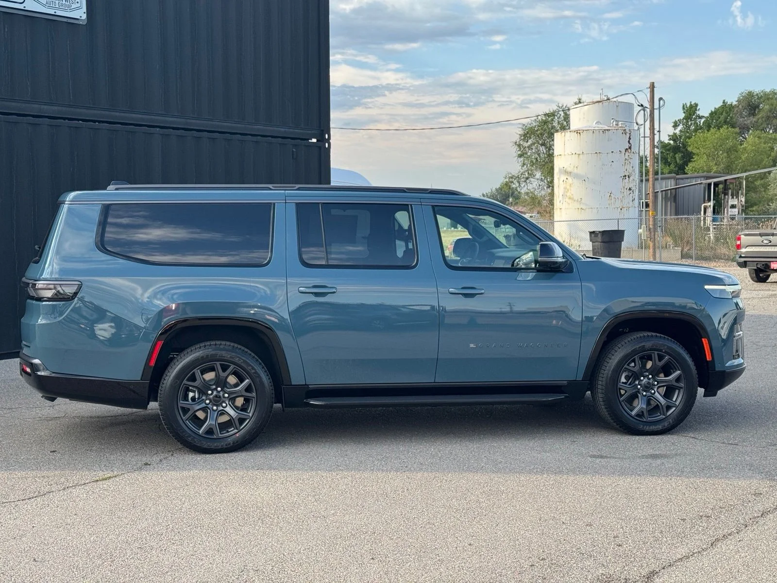 New 2026 Steel Blue Exterior Paint Jeep Limited Altitude image 5