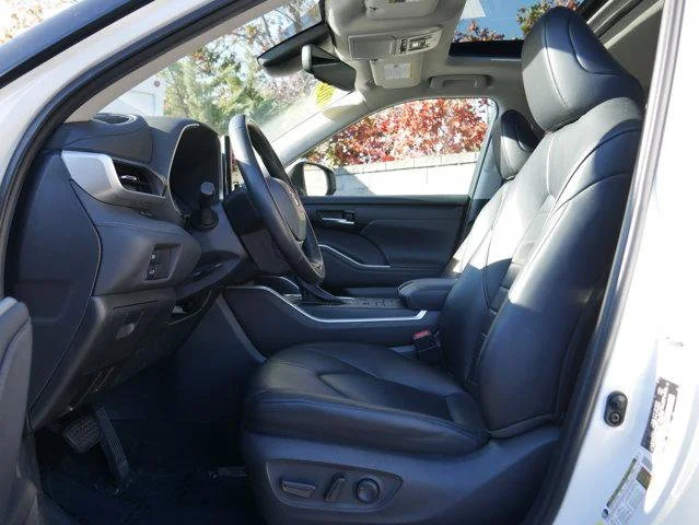 2022 Toyota Highlander XLE - Photo 13