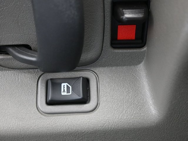 2024 Chevrolet Express Passenger LT - Photo 17