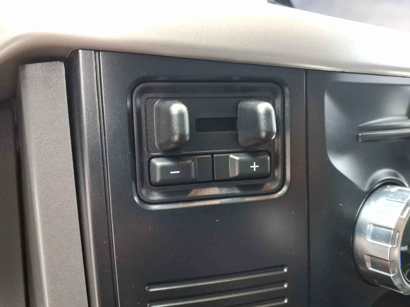 Used 2023 Carbonized Gray Metallic Ford XLT image 9