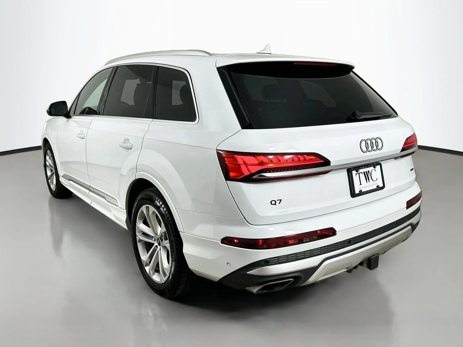 Used 2026 White Audi  image 7