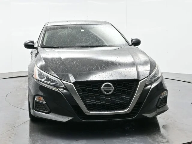 Used 2019 Super Black Nissan 2.5 SR image 2