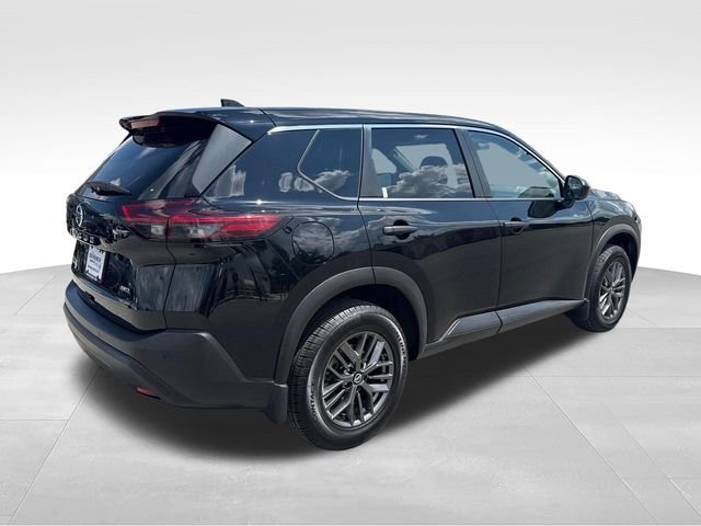 Used 2021 Black Nissan S image 5