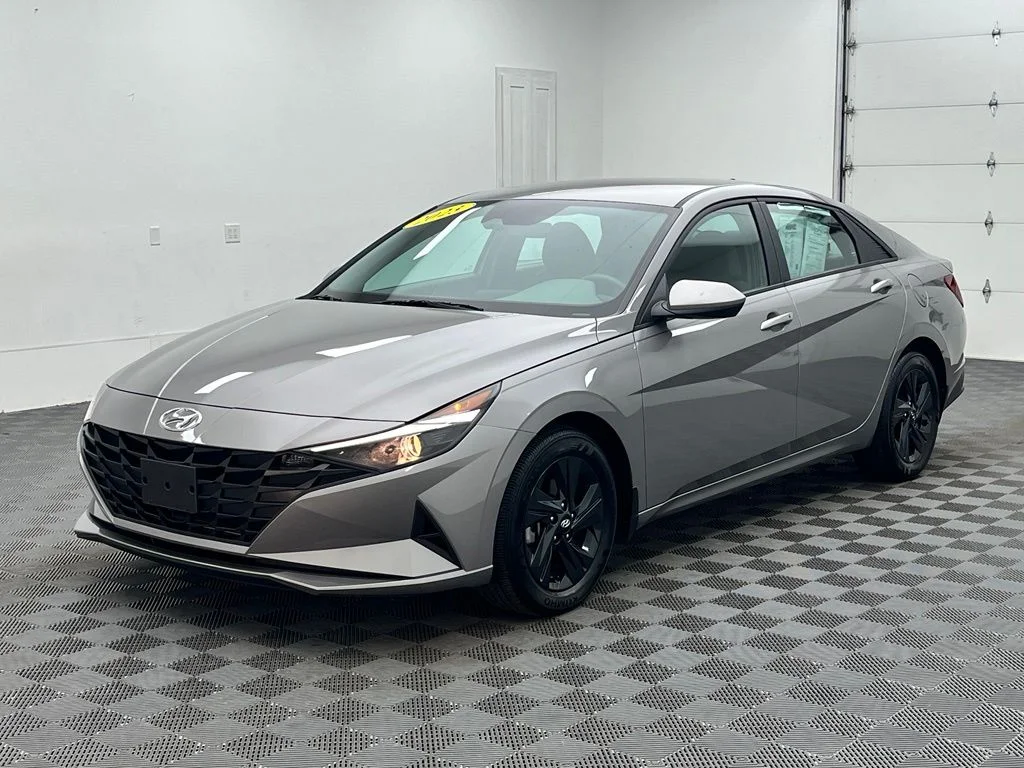 Used 2023 Silver Hyundai SEL image 13