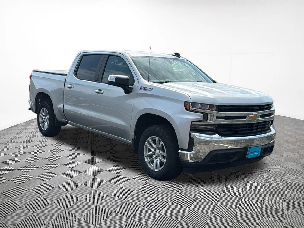 Used 2020 SILVER ICE METALLIC Chevrolet LT image 4