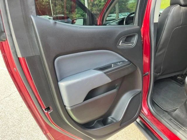 Used 2019 Red Chevrolet Z71 image 10