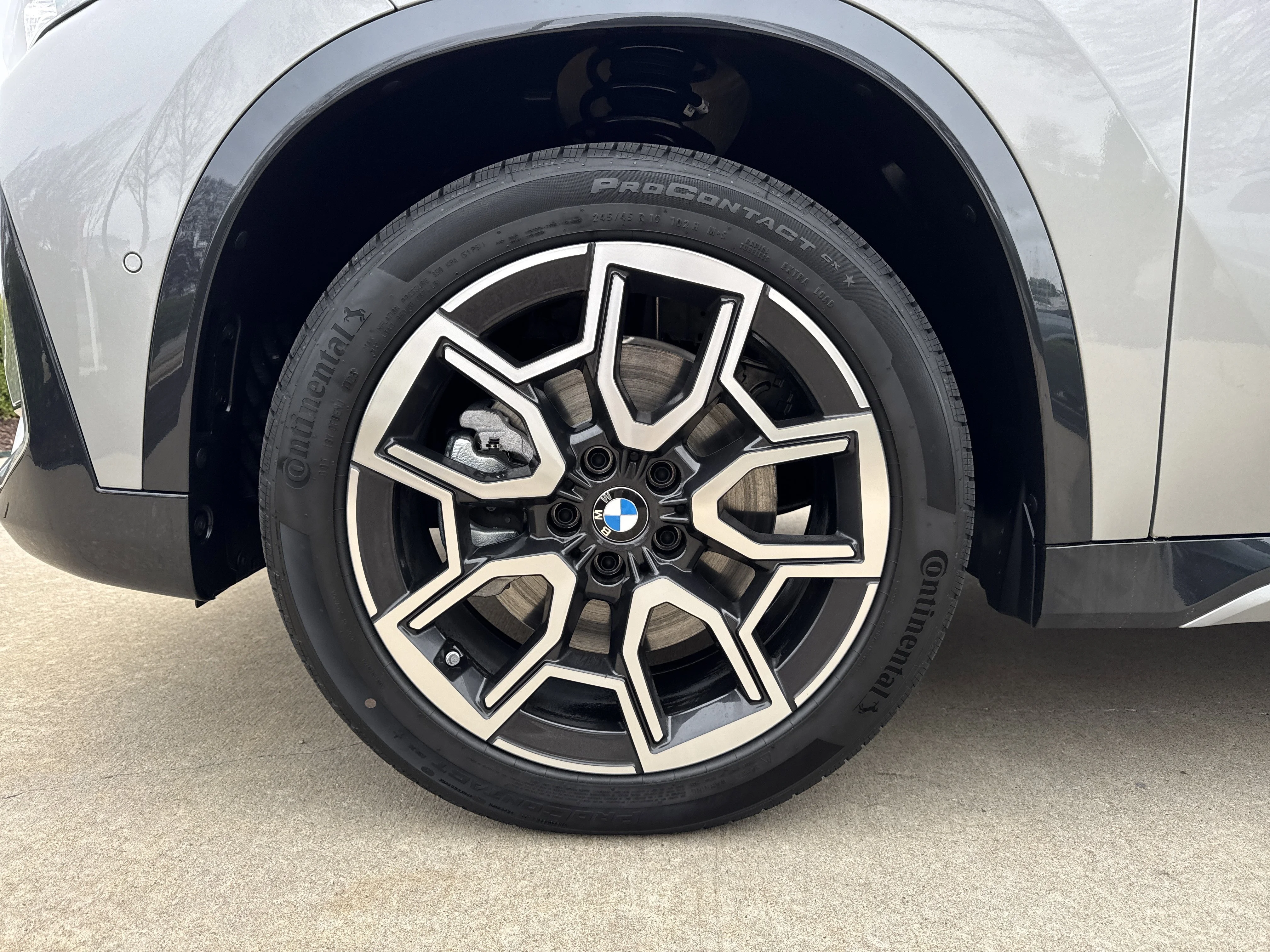 New 2026 SPACE SILVER BMW xDrive28i image 25