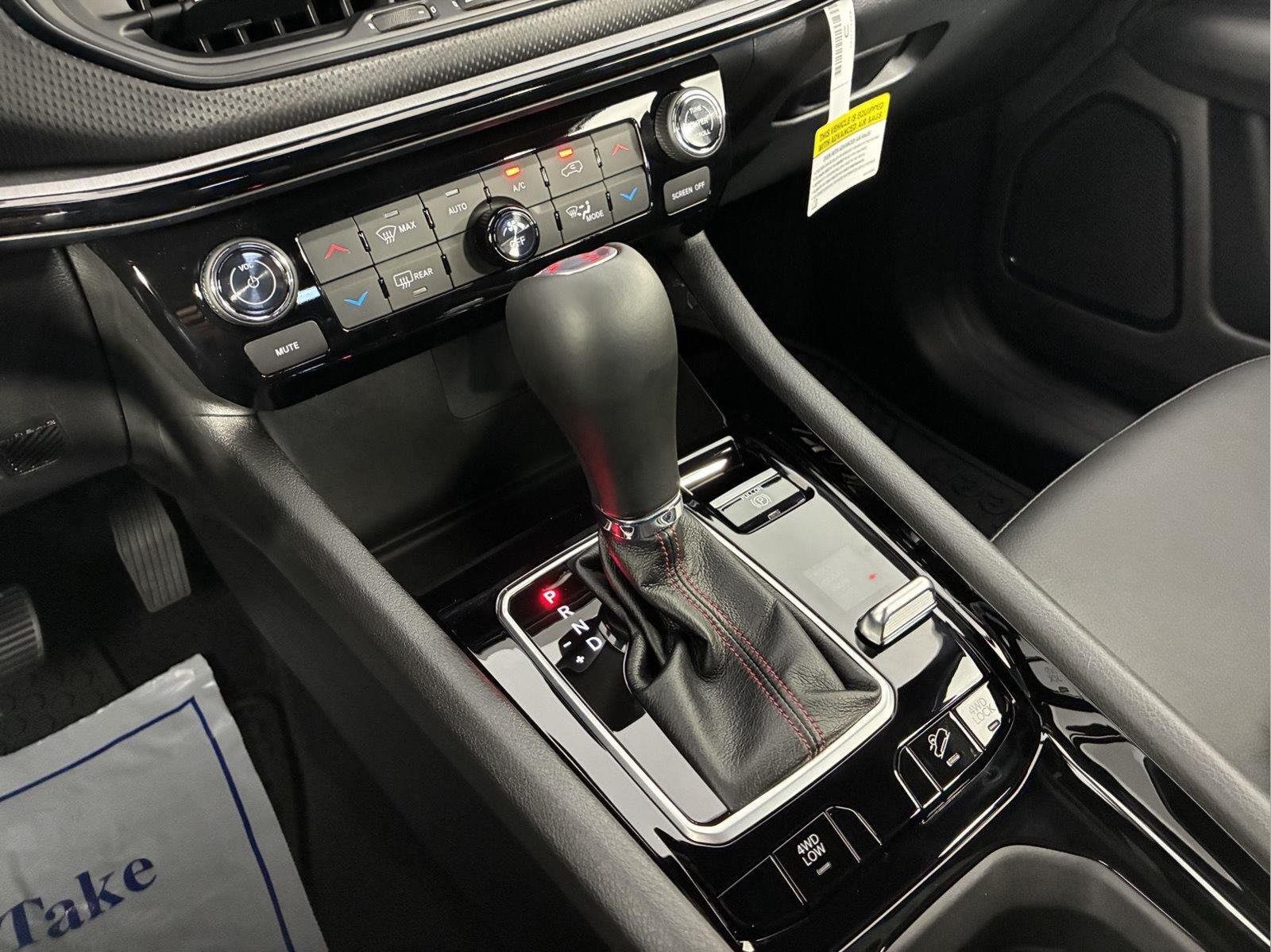 New 2026 Bright White Clear-Coat Exterior Paint Jeep Trailhawk image 11