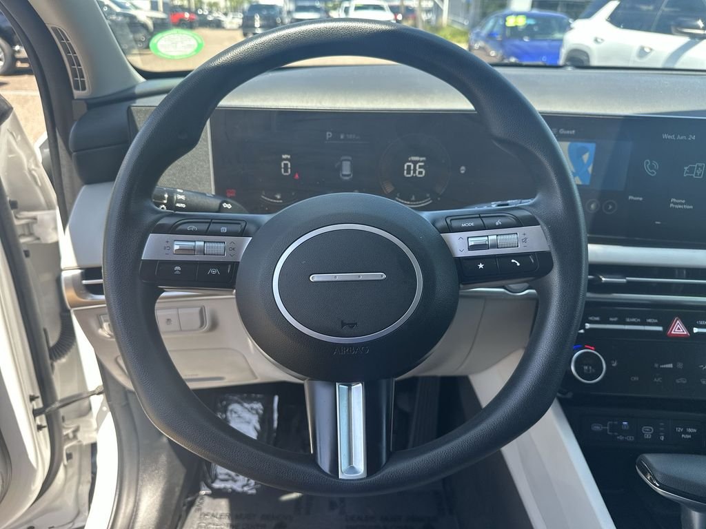 Used 2025 White Hyundai SEL image 21