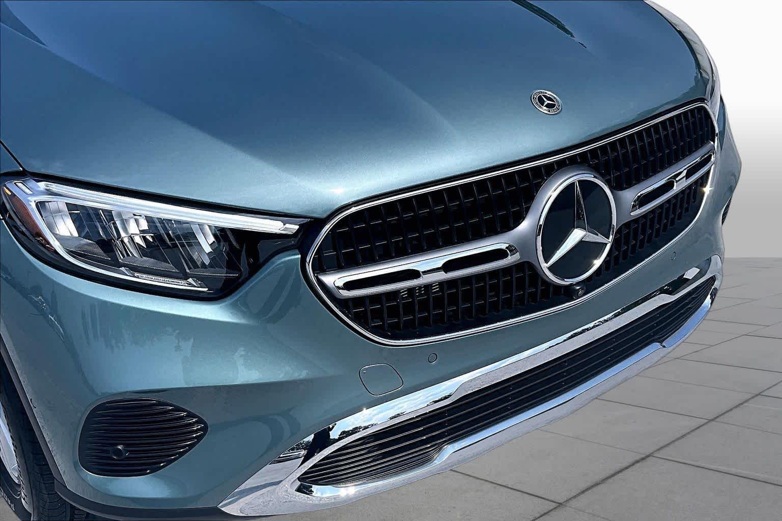 Used 2026 Verde Silver Metallic Mercedes-Benz GLC 300 image 29