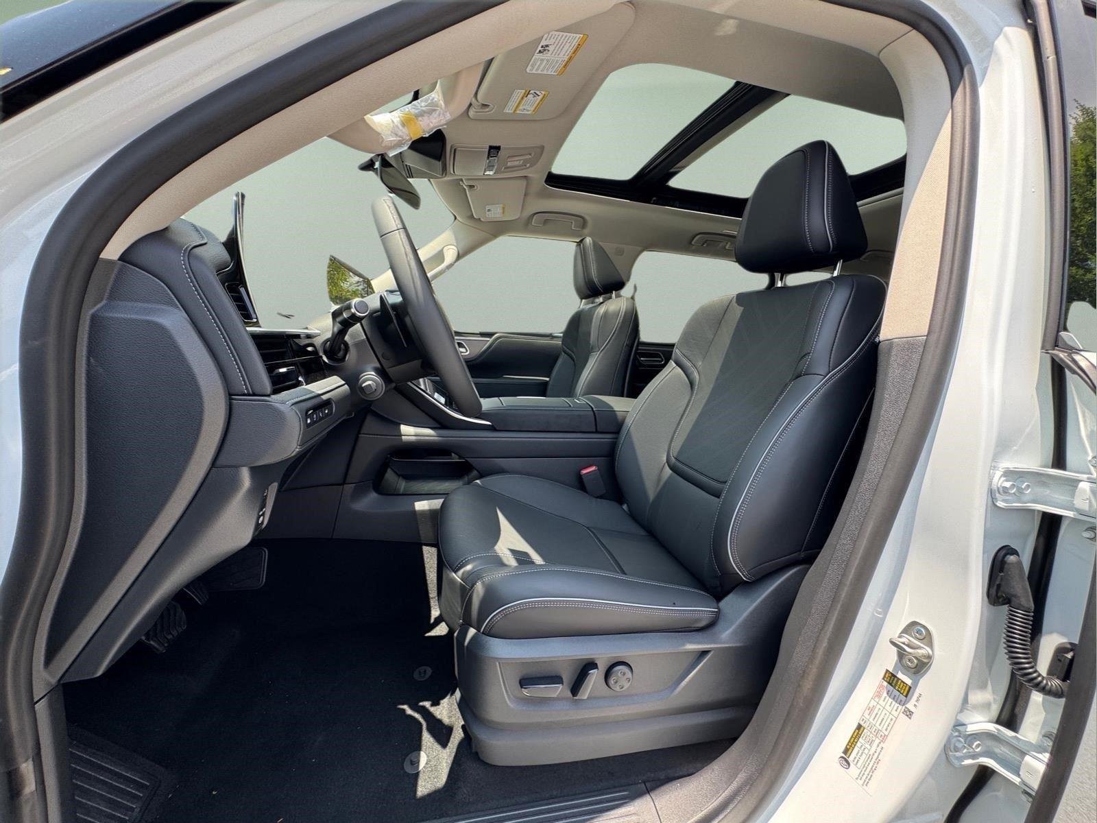 New 2027 RADIANT WHITE INFINITI Luxe 4WD image 19