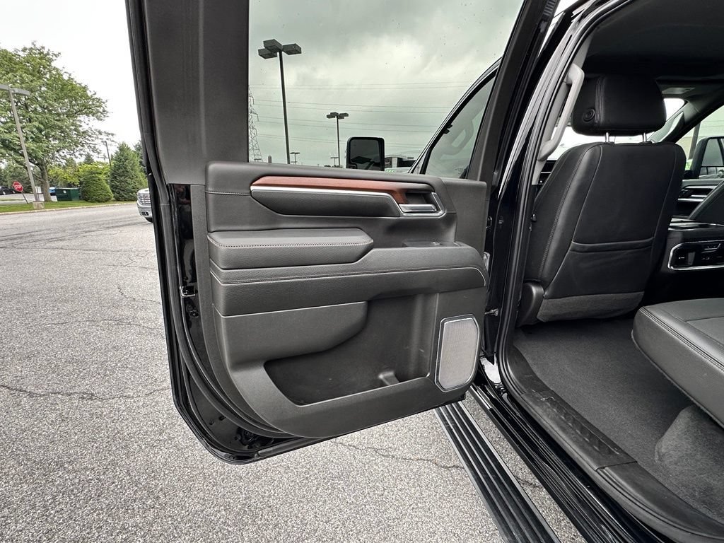 Used 2024 Onyx Black GMC Denali image 28
