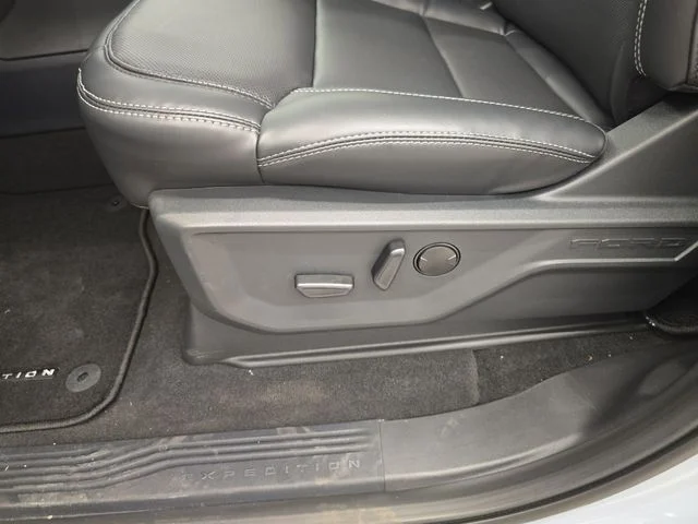New 2027 Glacier Gray Metallic Tri-Coat Ford MAX Platinum image 44