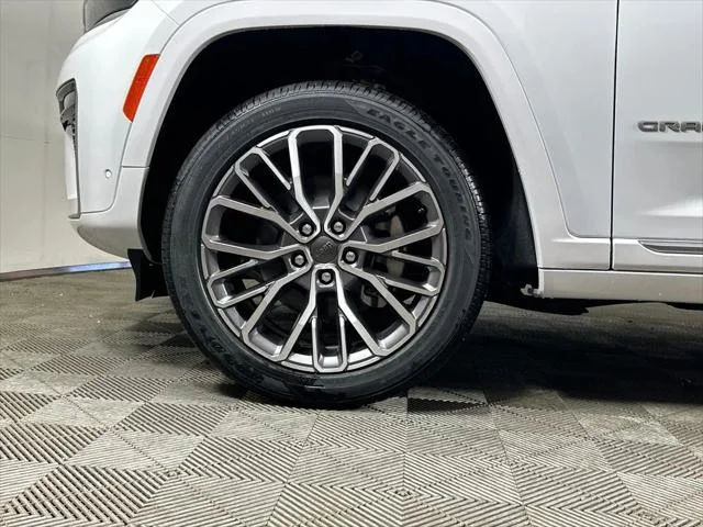 New 2026 Bright White Clear-Coat Exterior Paint Jeep Summit image 6
