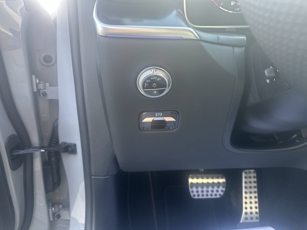 Used 2026  Mercedes-Benz GLC 300 image 20