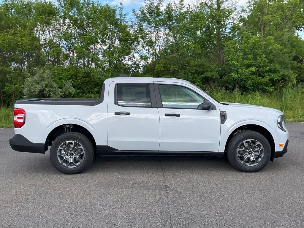 New 2026 Space White Metallic Ford XLT image 25