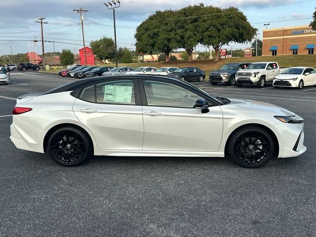 New 2026 Wind Chill Pearl with Midnight Black Metallic roof Toyota XSE image 2