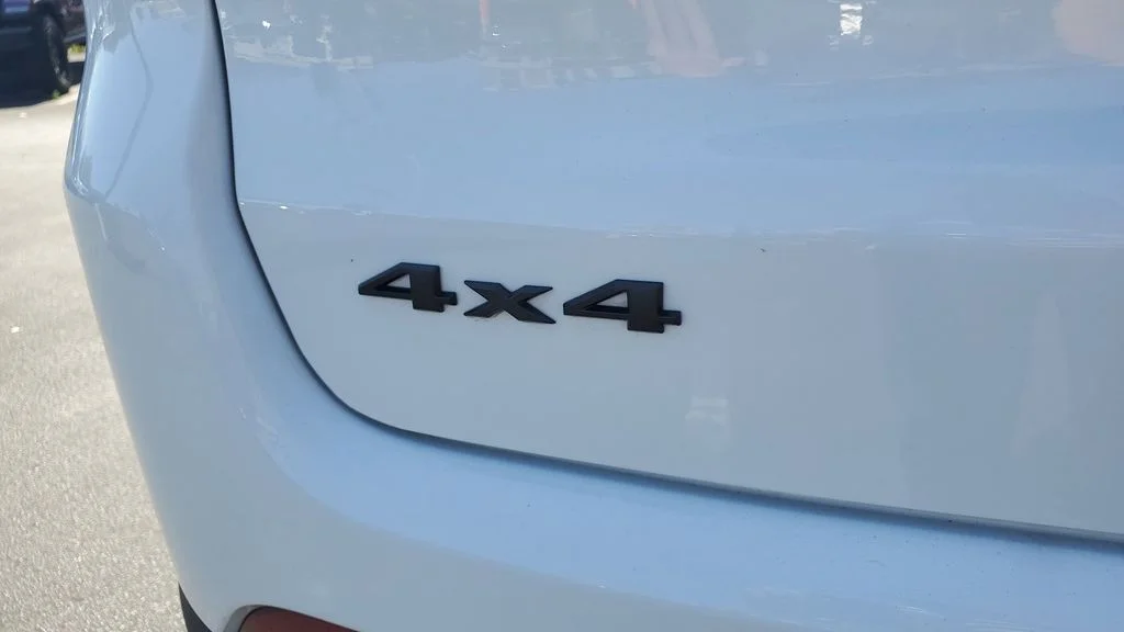 Used 2026 White Jeep Altitude Special Edition image 9
