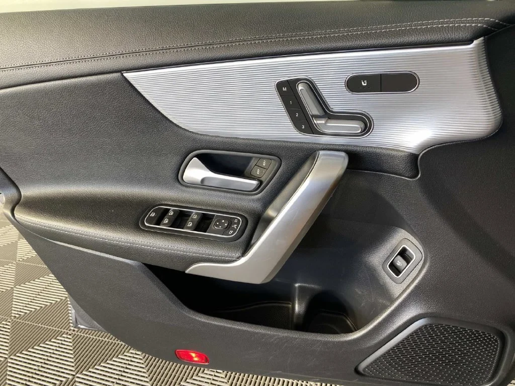 Used 2020  Mercedes-Benz CLA 250 image 23