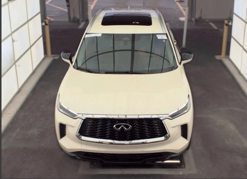 Certified Used 2023 White INFINITI LUXE image 16