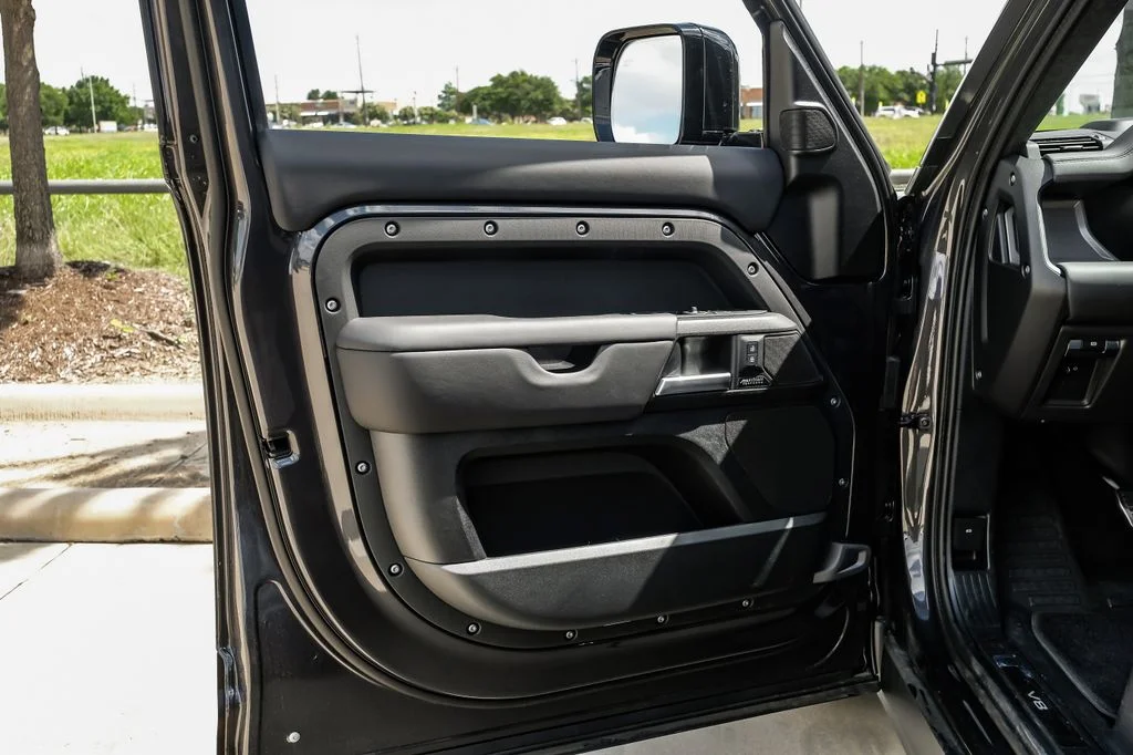 2025 Land Rover Defender V8 - Photo 52