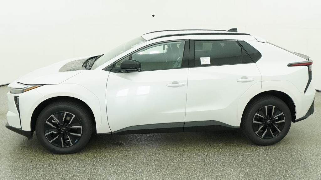 New 2026 Wind Chill Pearl Toyota XLE image 3