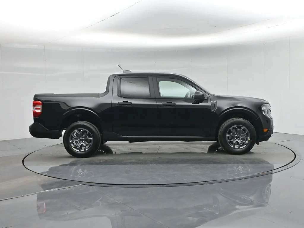 New 2026 Shadow Black Ford XLT image 24