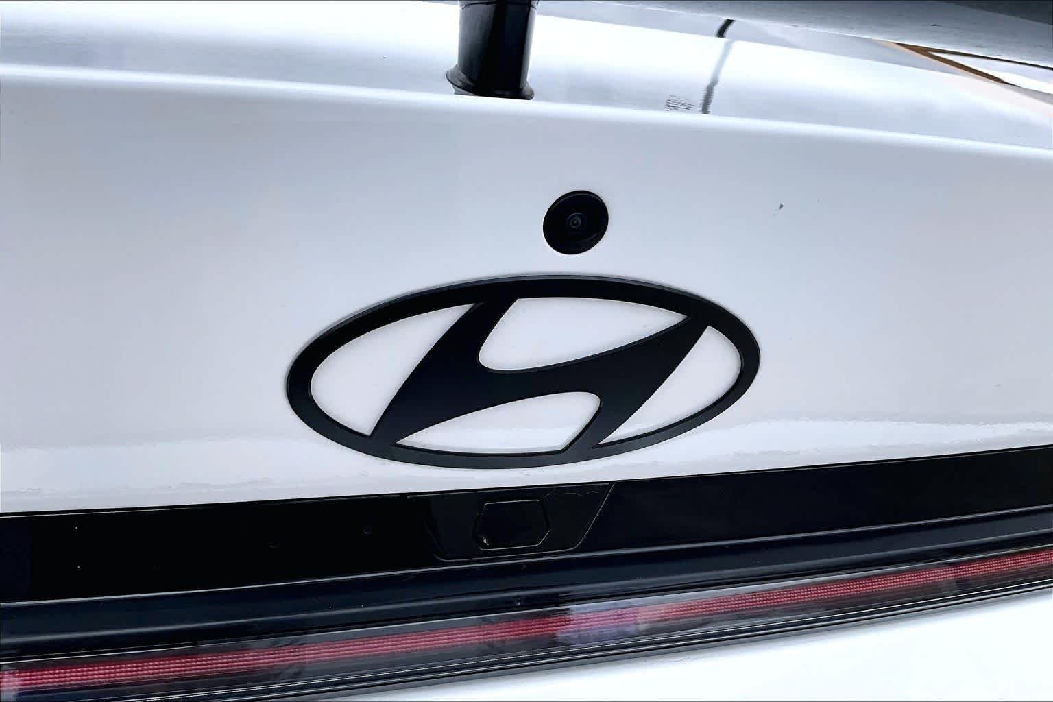 Used 2025 Atlas White Hyundai  image 30