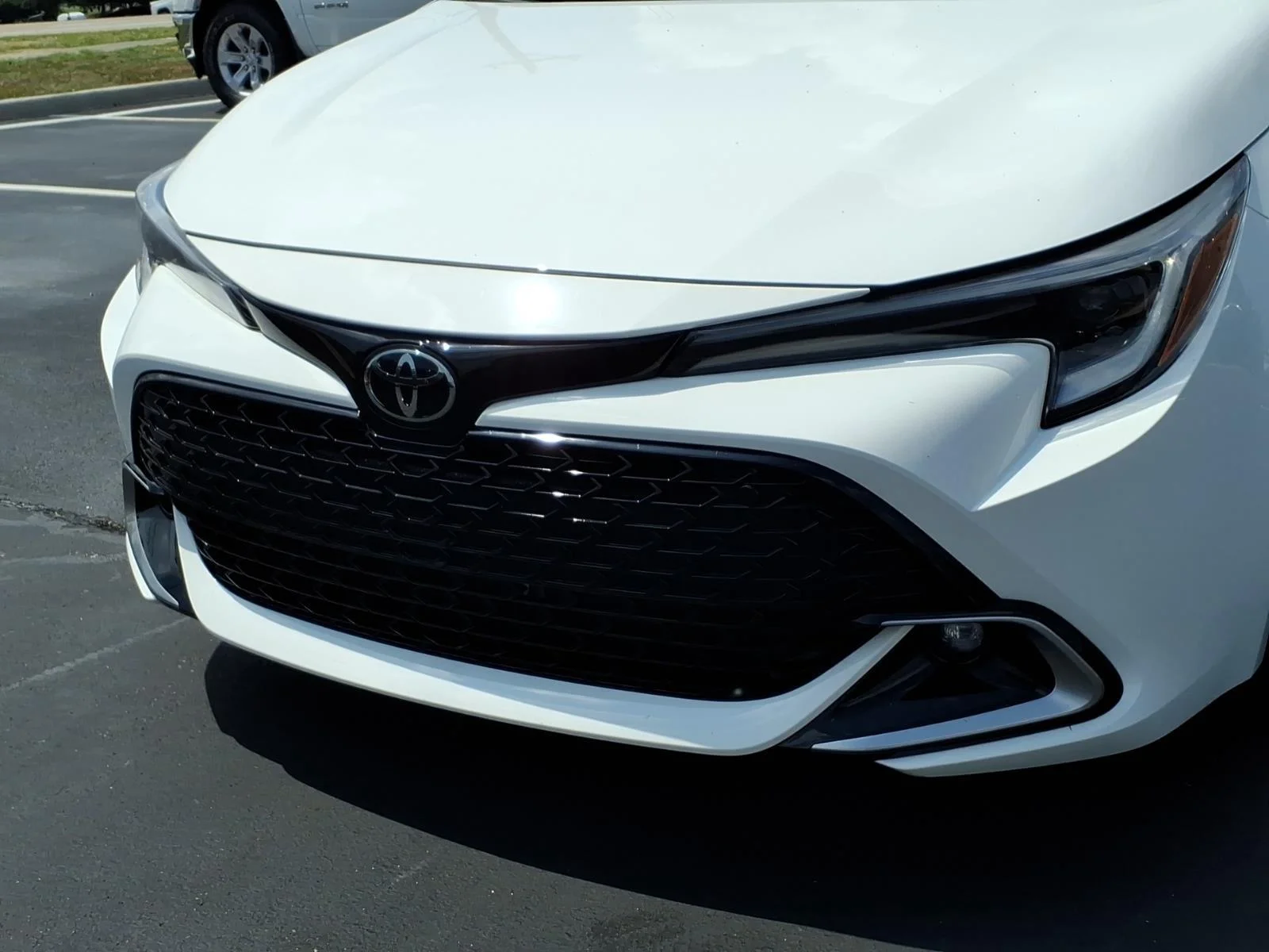 Used 2024 Ice Cap Toyota XSE image 33