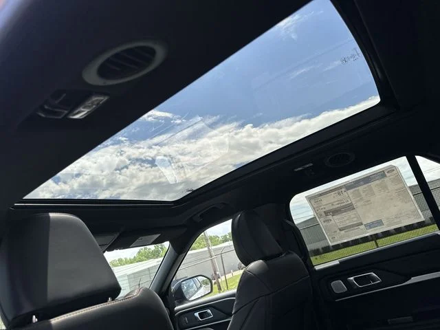 New 2026 Space White Metallic Ford Tremor® image 17