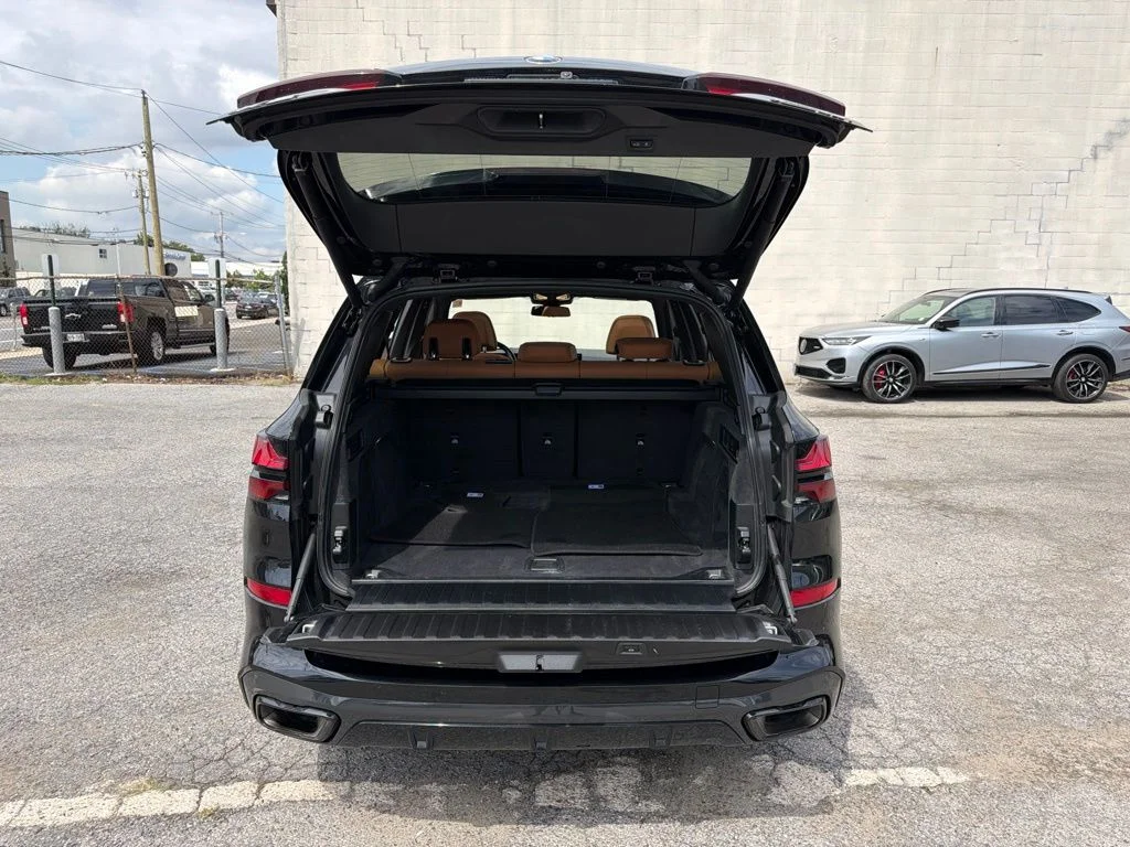 Used 2024 Black BMW xDrive40i image 9