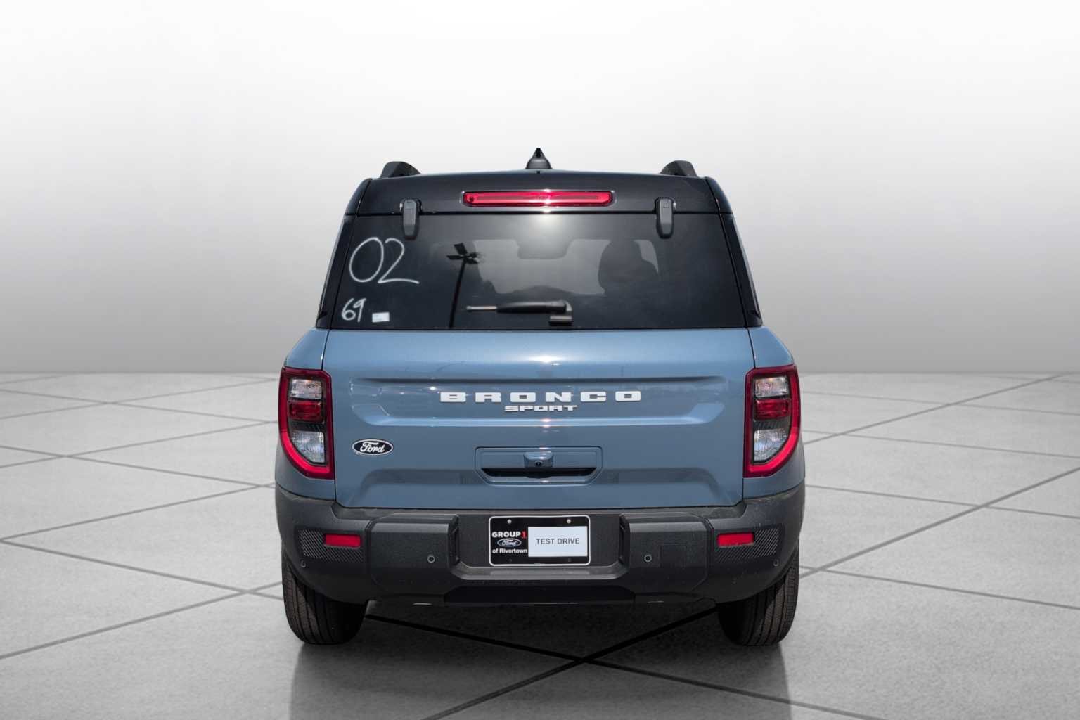 View vehicle photo 4