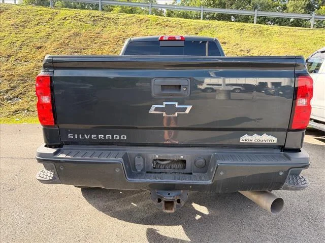 Used 2019 Graphite Metallic Chevrolet High Country image 9