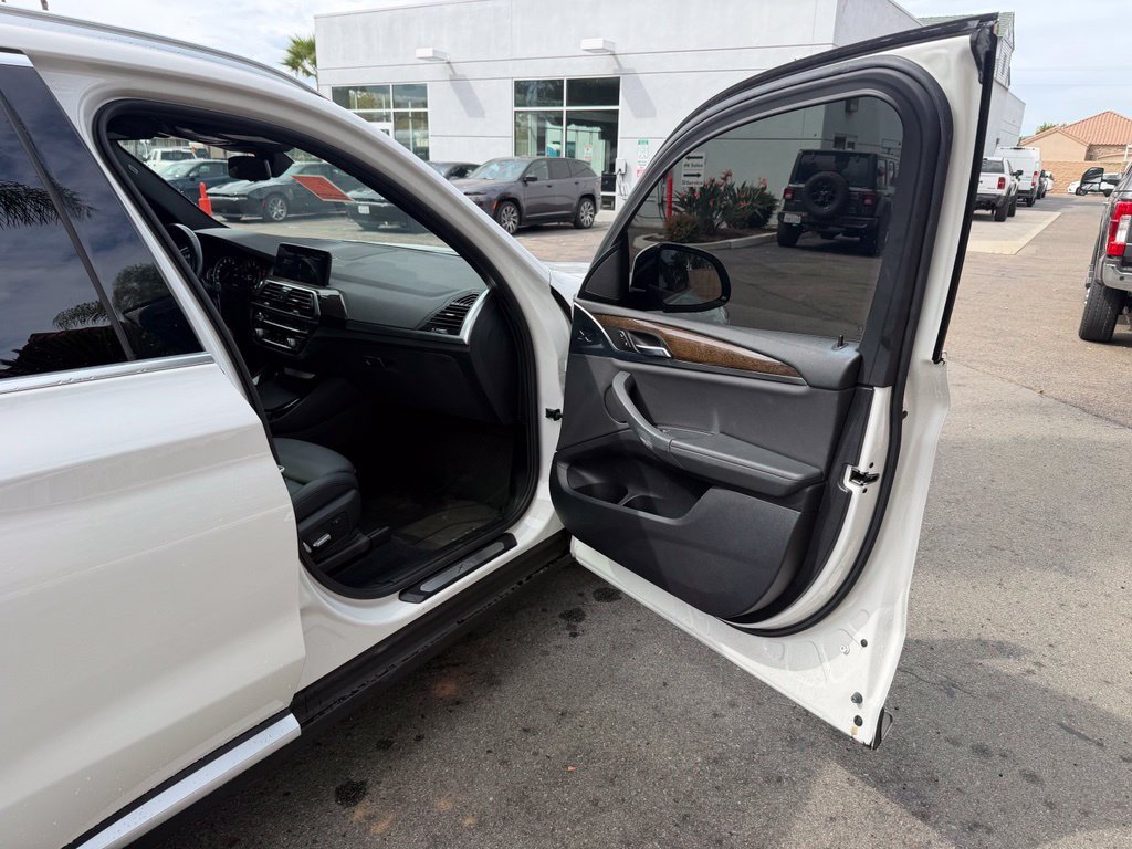 Used 2019 White BMW sDrive30i image 18