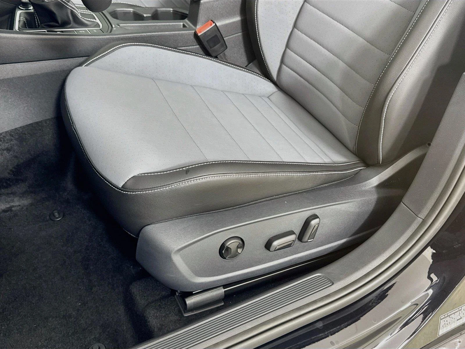 New 2027 Deep Black Pearl Volkswagen SE image 18