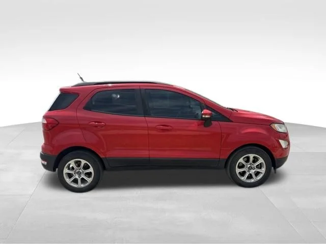 Used 2020 Red Ford SE image 2
