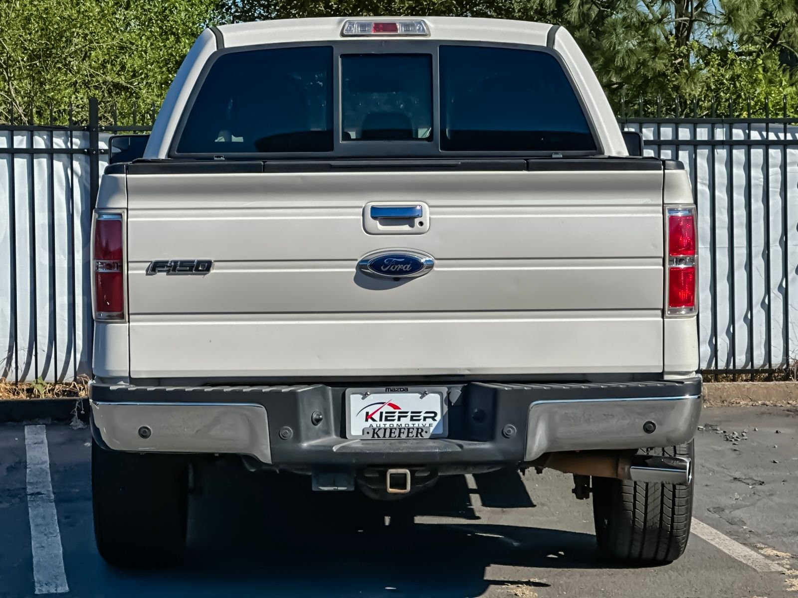 Used 2013 White Ford Lariat image 4