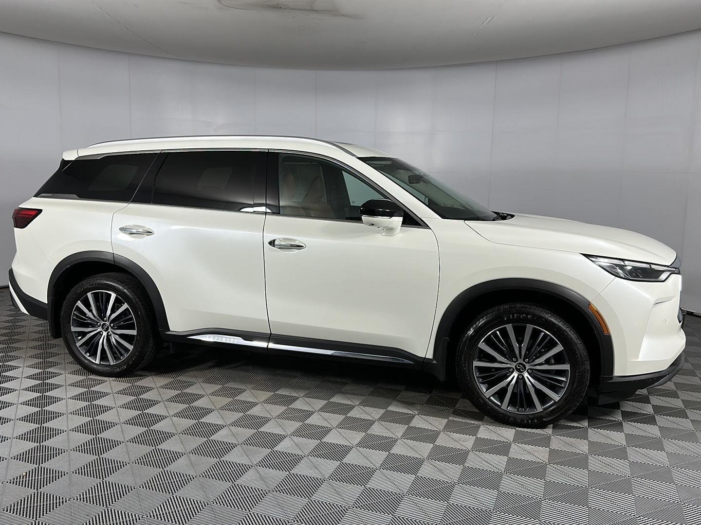 Certified Used 2023 Majestic White INFINITI SENSORY image 37