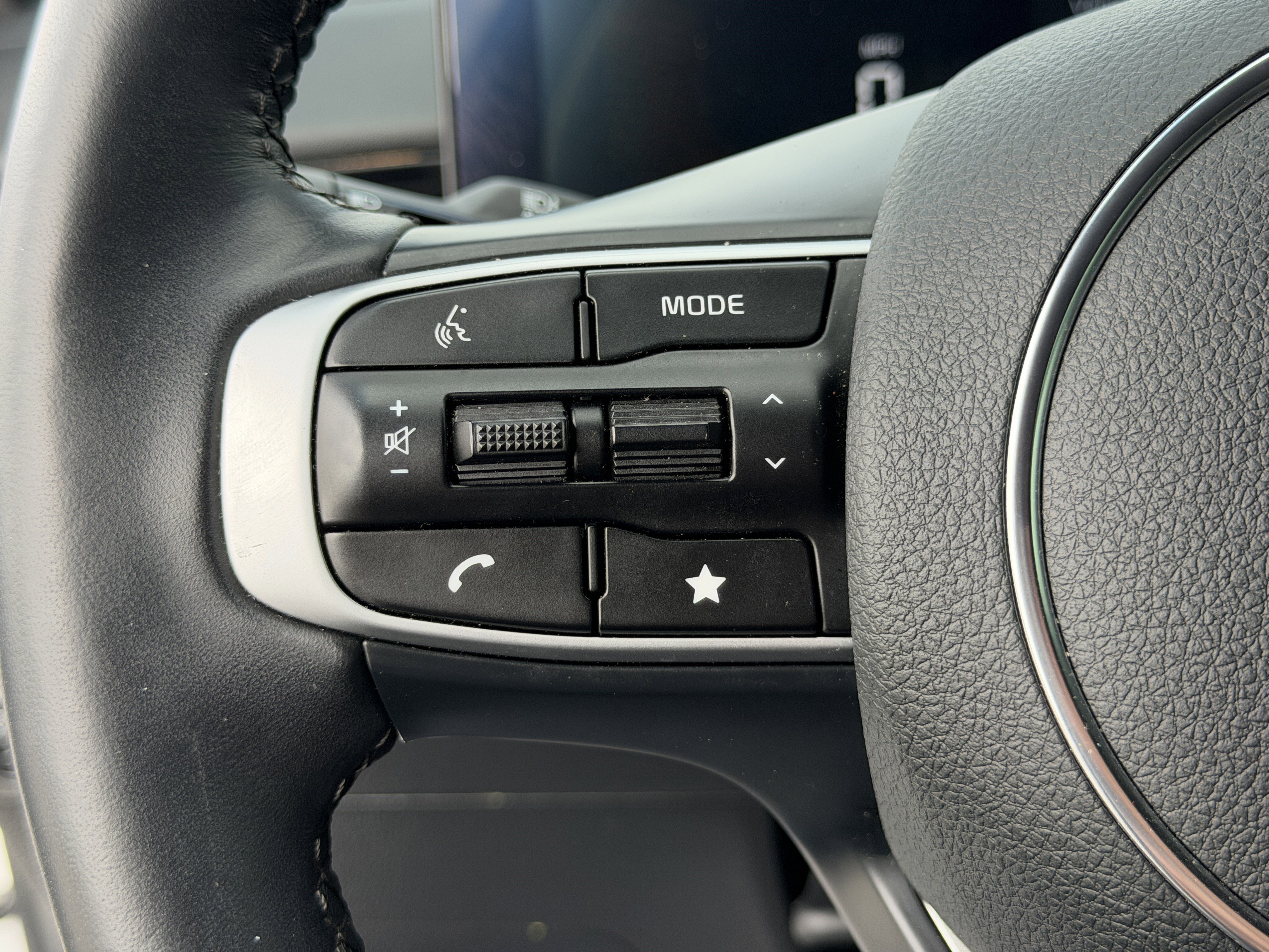 Certified Used 2025 Snow White Pearl Kia GT-Line image 19