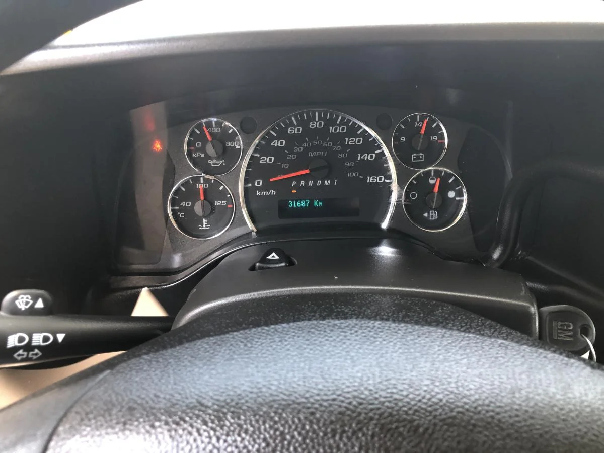 Used 2024 White GMC 3500 Van 177" image 16