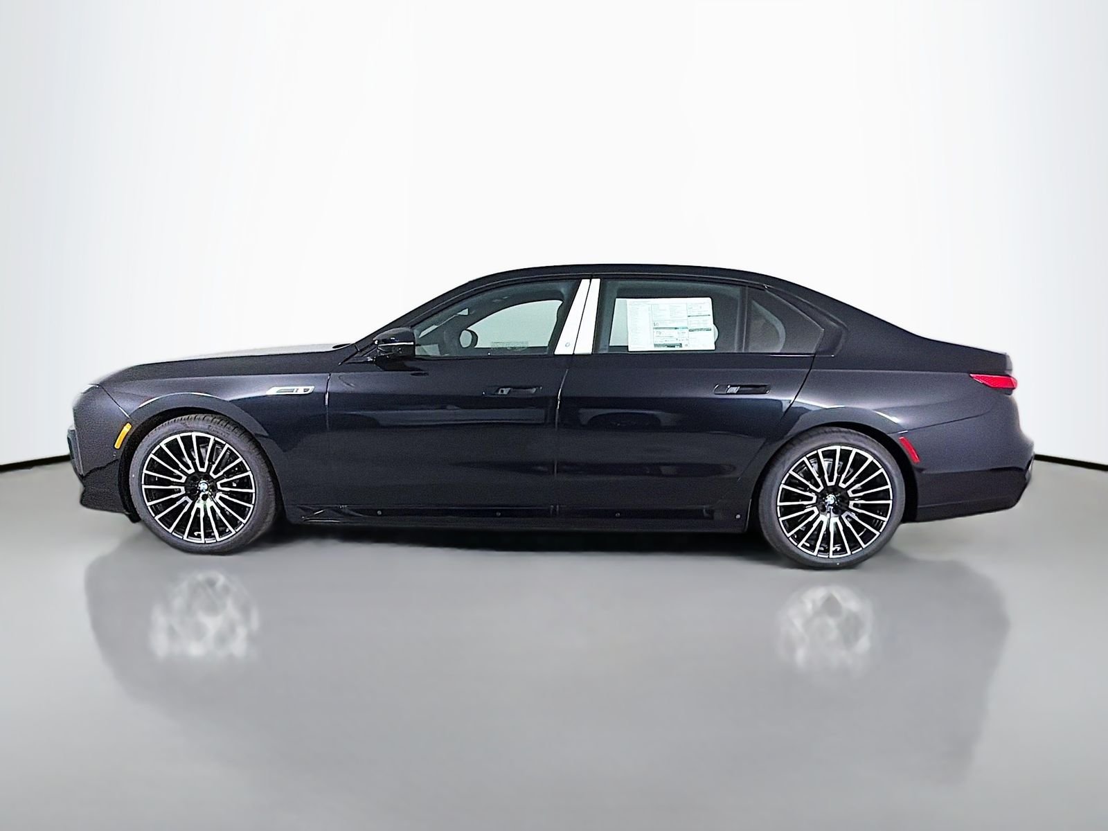 New 2026 Black Sapphire Metallic BMW M70 image 4